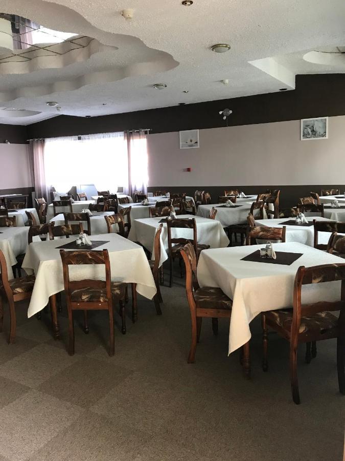 Hotel Holidays 斯拉百斯 外观 照片