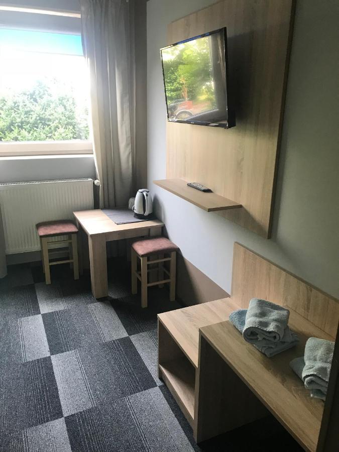Hotel Holidays 斯拉百斯 外观 照片