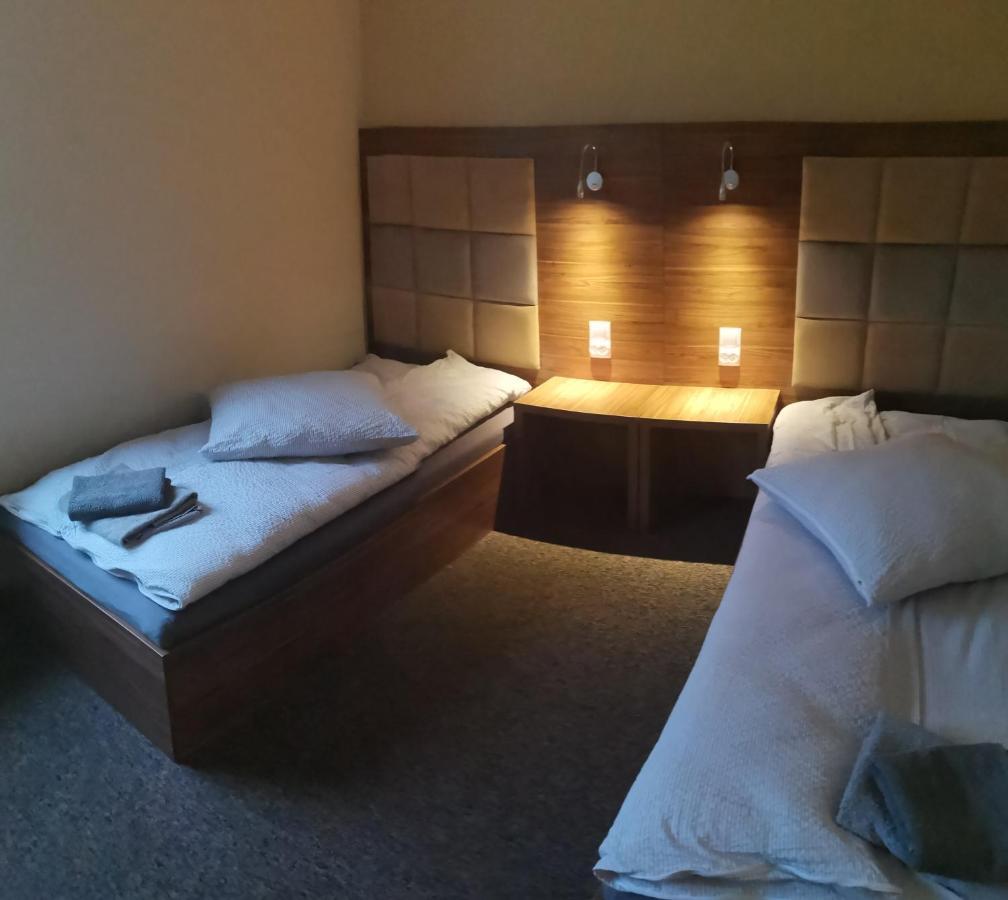 Hotel Holidays 斯拉百斯 外观 照片