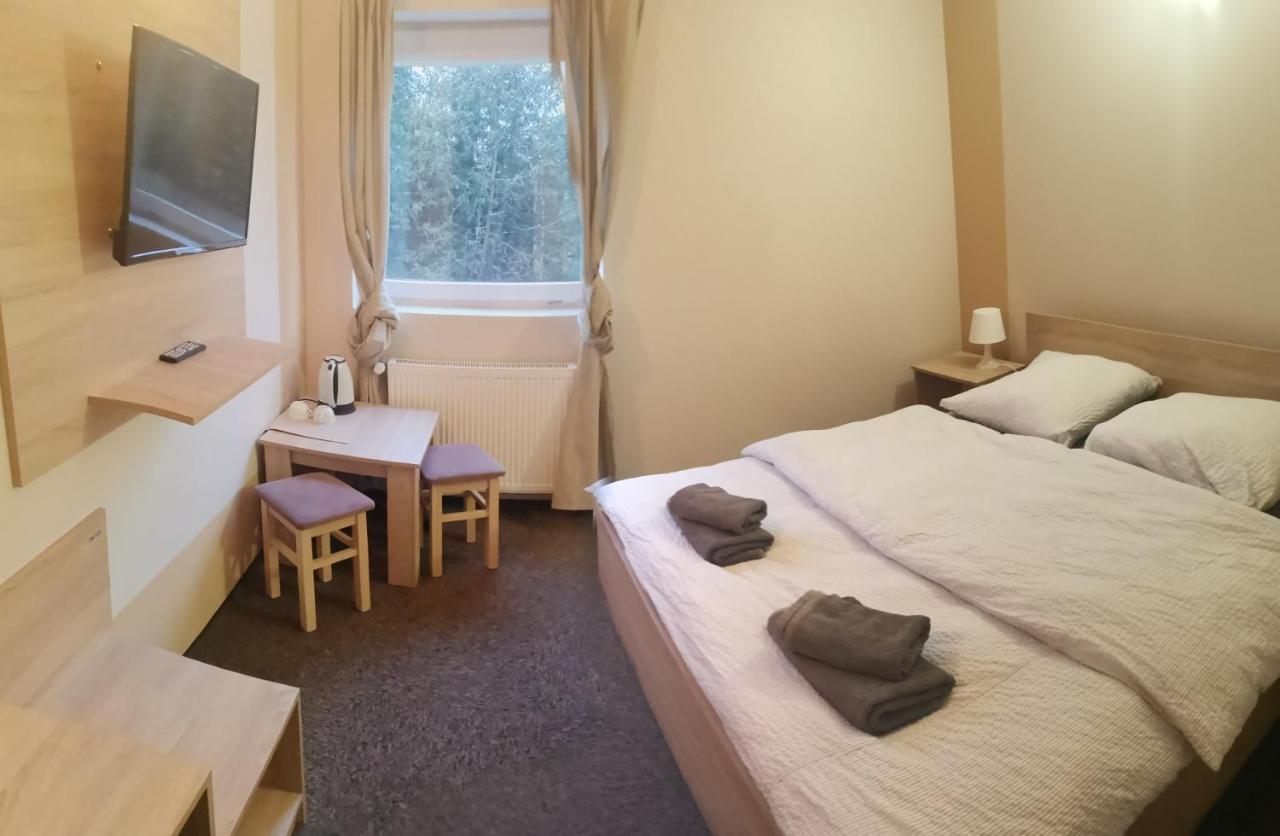 Hotel Holidays 斯拉百斯 外观 照片