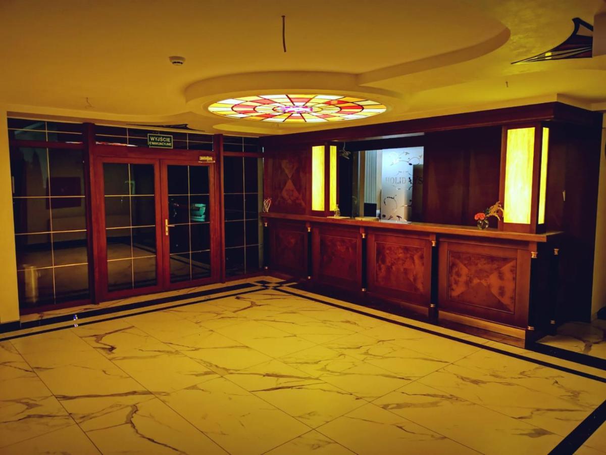 Hotel Holidays 斯拉百斯 外观 照片